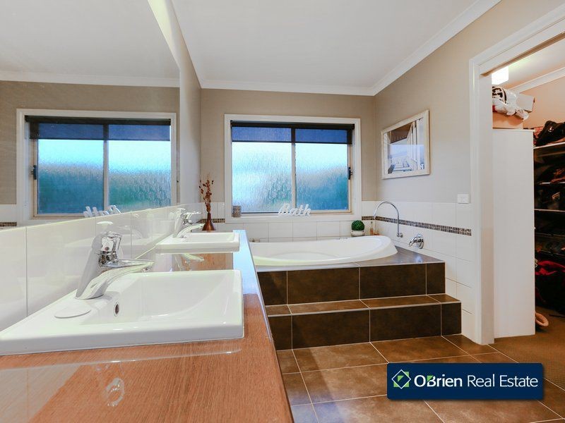 74-76 Brookvale Close, Beaconsfield VIC 3807