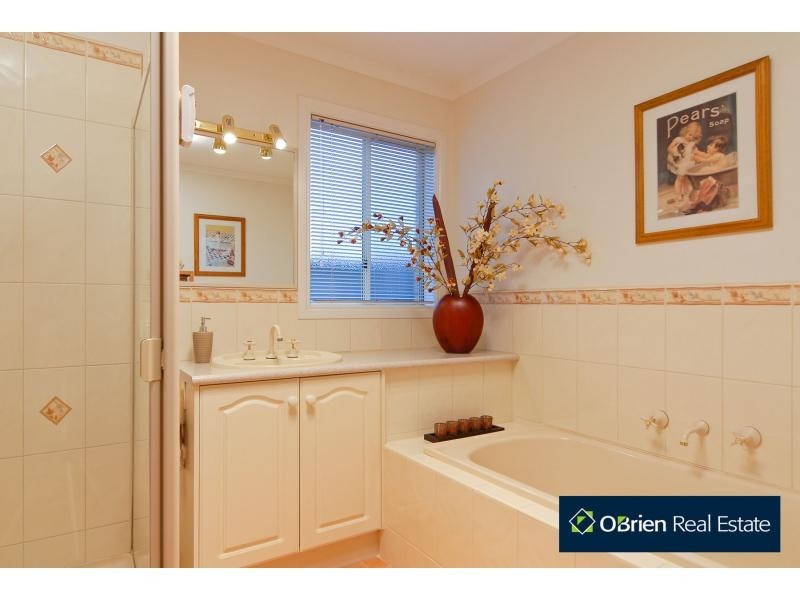 28 Champagne Grove, Narre Warren South VIC 3805