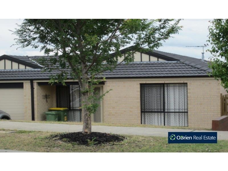 10 Tipperary Circuit, Pakenham VIC 3810