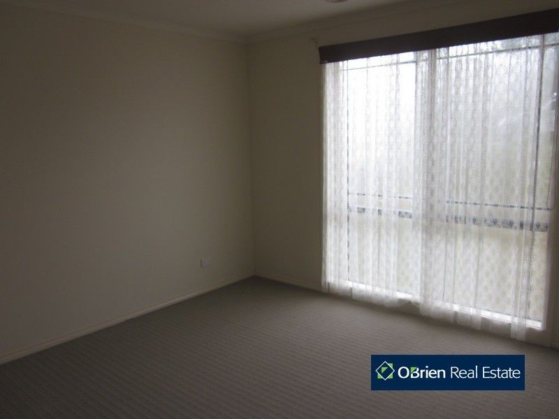 10 Tipperary Circuit, Pakenham VIC 3810