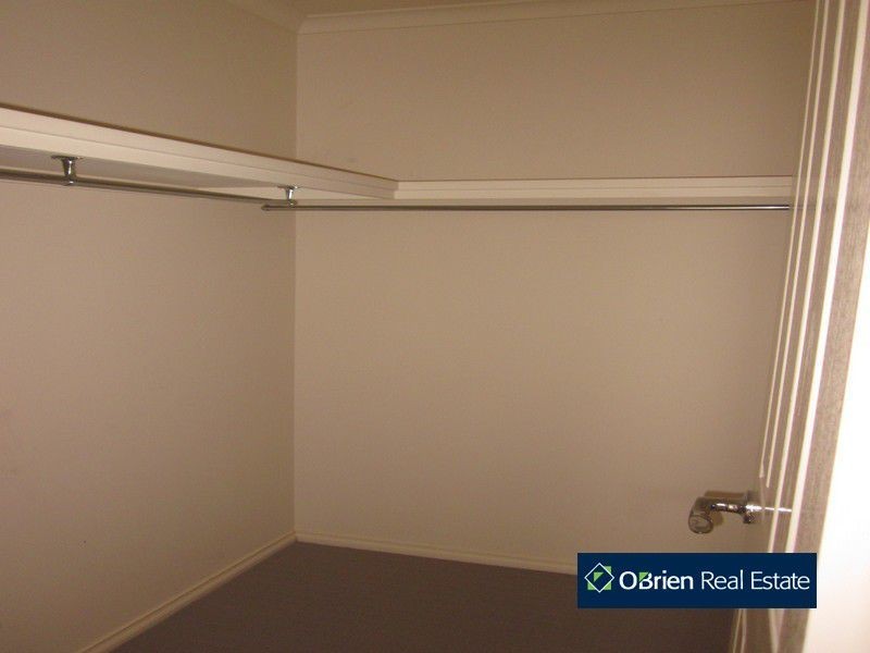 10 Tipperary Circuit, Pakenham VIC 3810