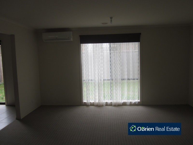 10 Tipperary Circuit, Pakenham VIC 3810