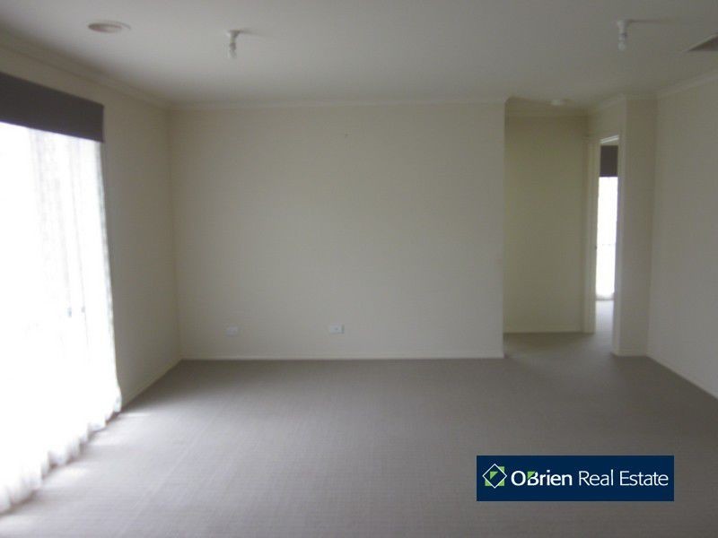 10 Tipperary Circuit, Pakenham VIC 3810