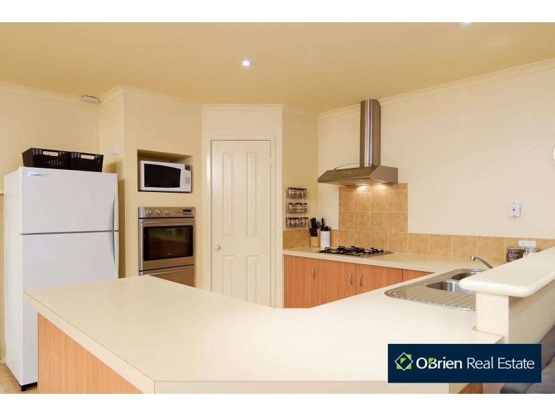 16 Norwegian Way, Narre Warren South VIC 3805