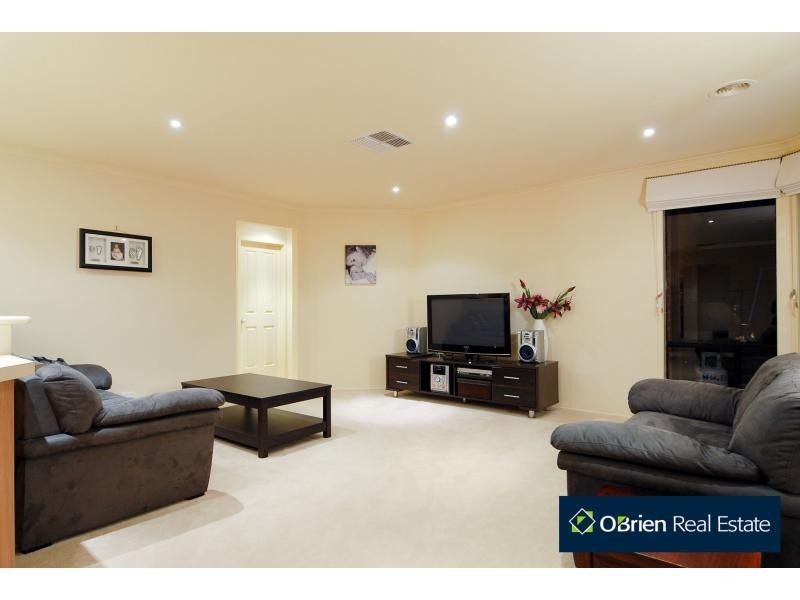 16 Norwegian Way, Narre Warren South VIC 3805