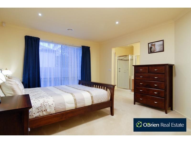 16 Norwegian Way, Narre Warren South VIC 3805