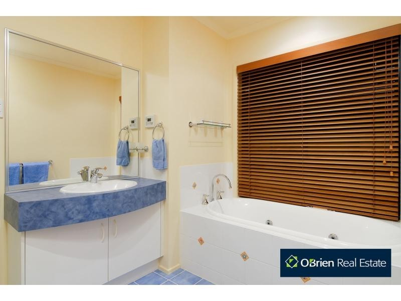 16 Norwegian Way, Narre Warren South VIC 3805