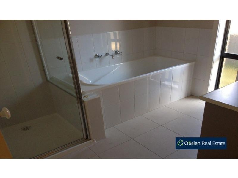 1 Wilson Place, Pakenham VIC 3810