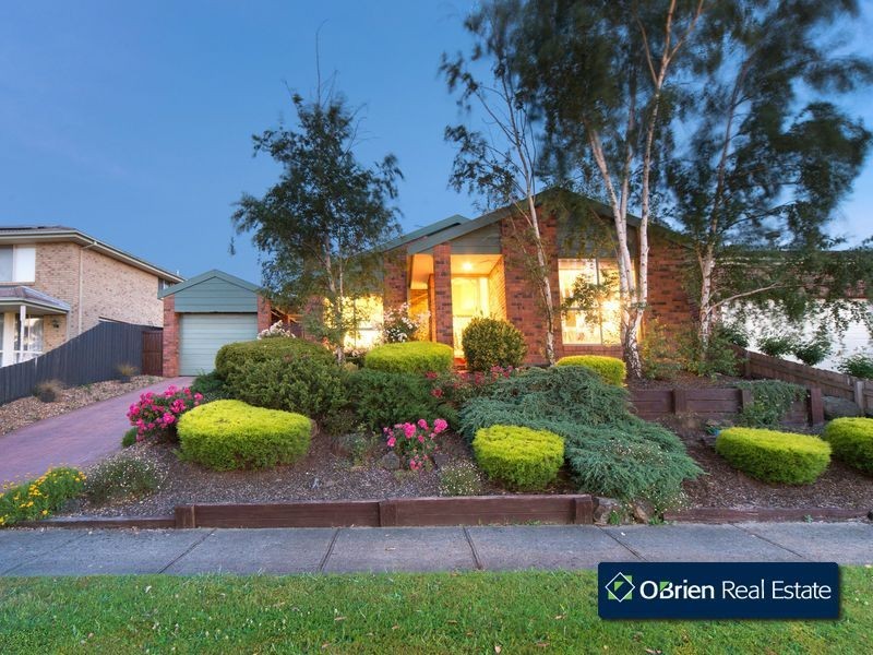 33 Lawrence Drive, Berwick VIC 3806