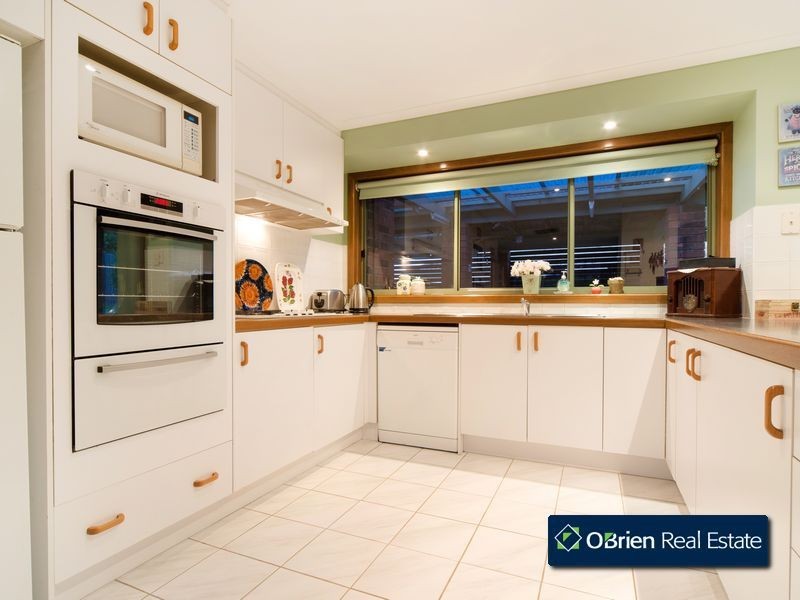 33 Lawrence Drive, Berwick VIC 3806