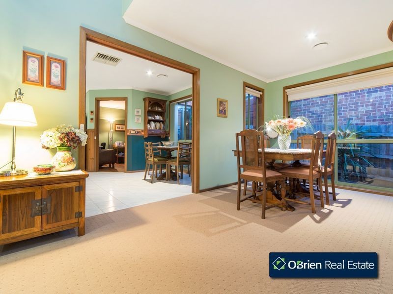 33 Lawrence Drive, Berwick VIC 3806