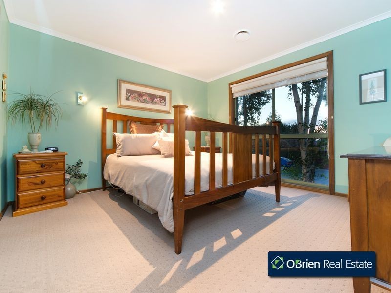 33 Lawrence Drive, Berwick VIC 3806