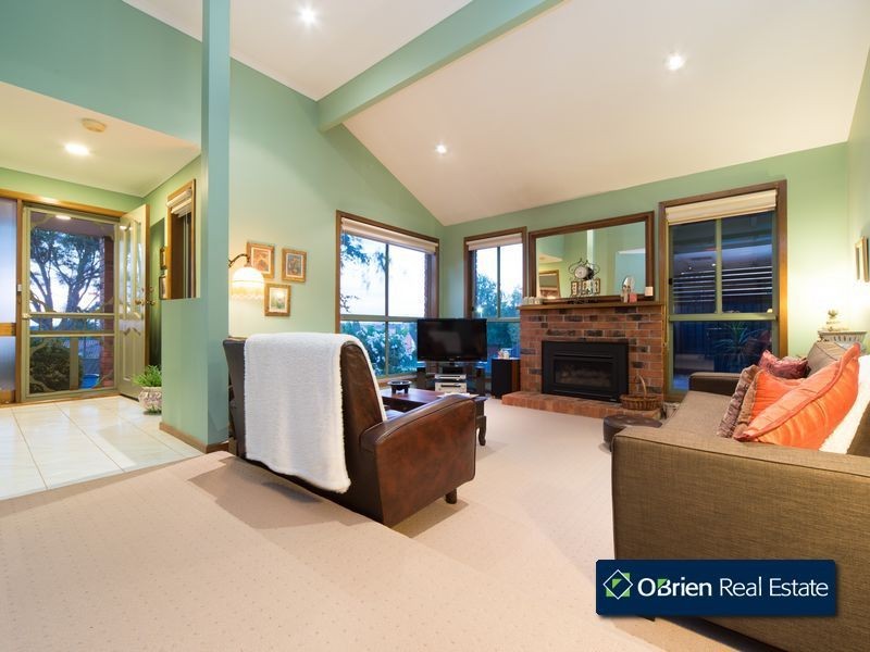 33 Lawrence Drive, Berwick VIC 3806