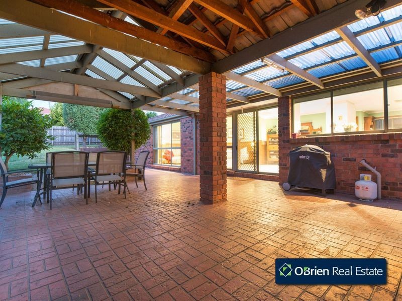 33 Lawrence Drive, Berwick VIC 3806