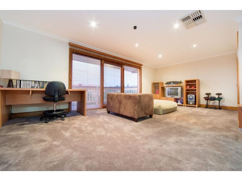 6 Nolan Close, Narre Warren North VIC 3804