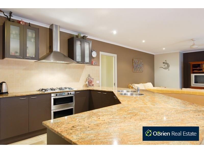 6 Lorne Court, Berwick VIC 3806