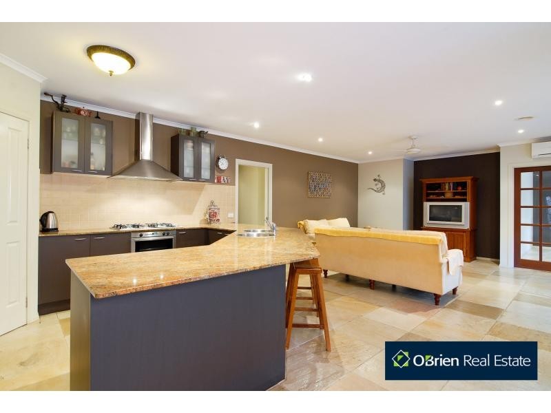 6 Lorne Court, Berwick VIC 3806