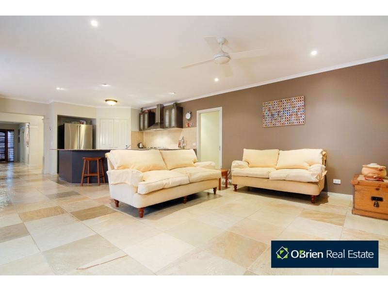 6 Lorne Court, Berwick VIC 3806