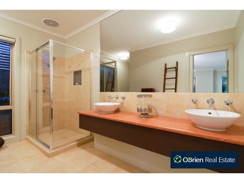 6 Lorne Court, Berwick VIC 3806