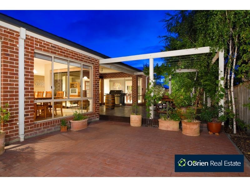 6 Lorne Court, Berwick VIC 3806