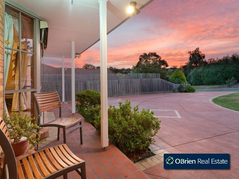 18 Michael Court, Berwick VIC 3806