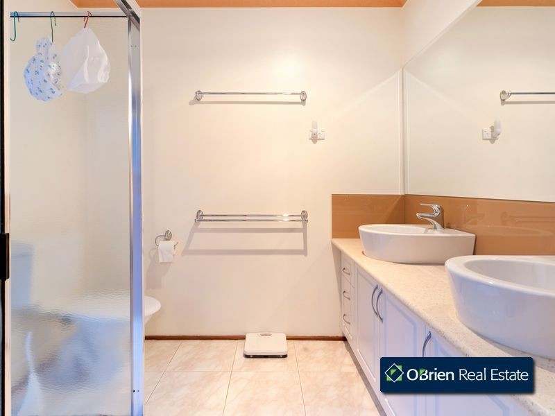 18 Michael Court, Berwick VIC 3806