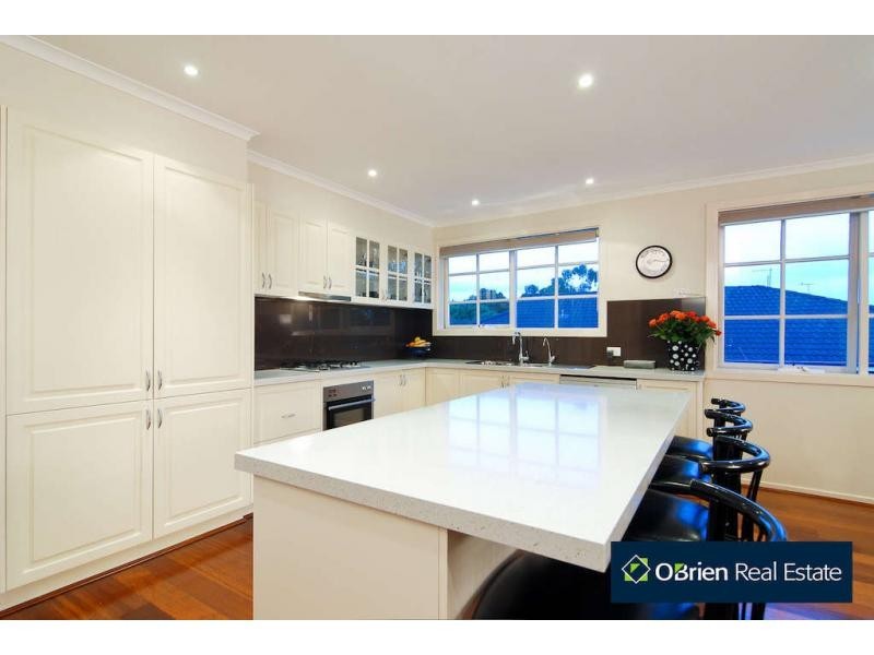 13 Outlook Drive, Berwick VIC 3806