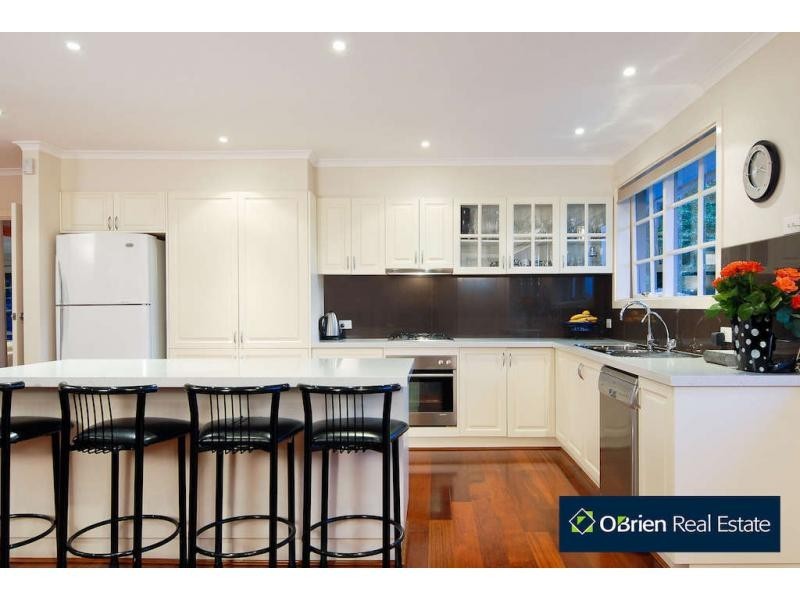 13 Outlook Drive, Berwick VIC 3806
