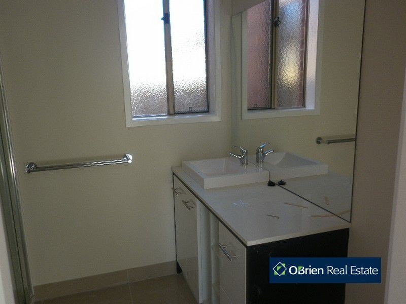 122 William Thwaites Boulevard, Cranbourne North VIC 3977