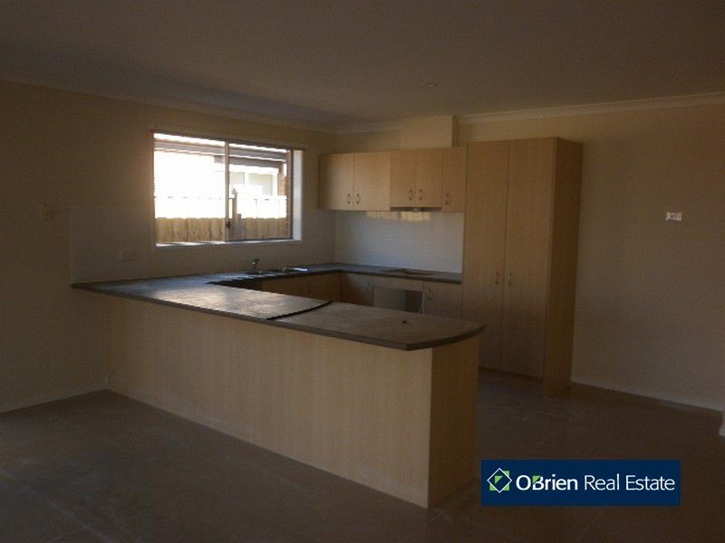 122 William Thwaites Boulevard, Cranbourne North VIC 3977