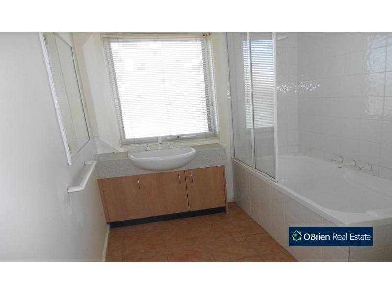 3/52 Shinners Avenue, Berwick VIC 3806