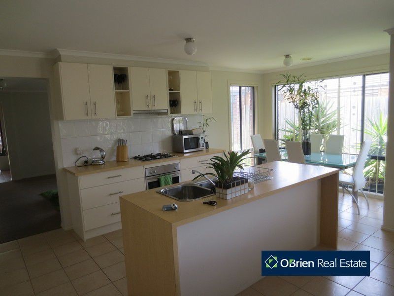 21 Phoenix Drive, Cranbourne VIC 3977