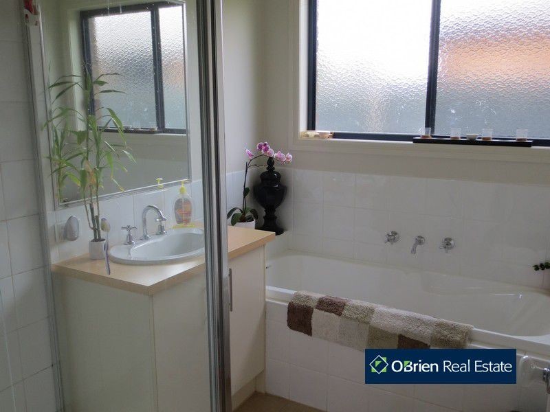 21 Phoenix Drive, Cranbourne VIC 3977