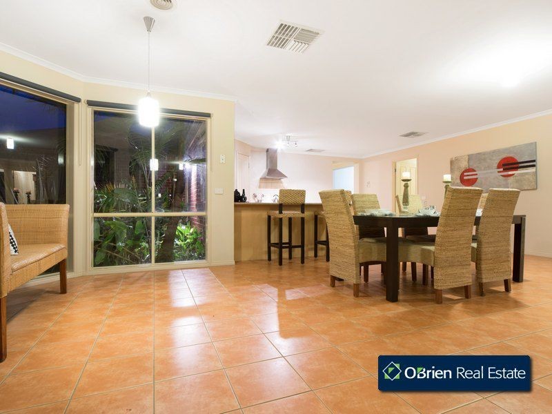 6 Dickson Mews, Berwick VIC 3806