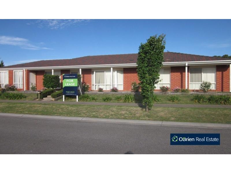 33 Genoa Way, Cranbourne West VIC 3977