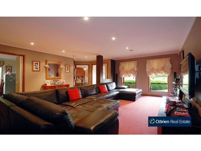 36 Edgbaston Circuit, Berwick VIC 3806