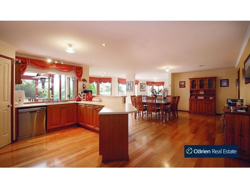 36 Edgbaston Circuit, Berwick VIC 3806
