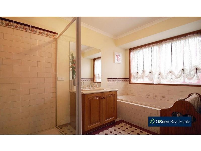 36 Edgbaston Circuit, Berwick VIC 3806