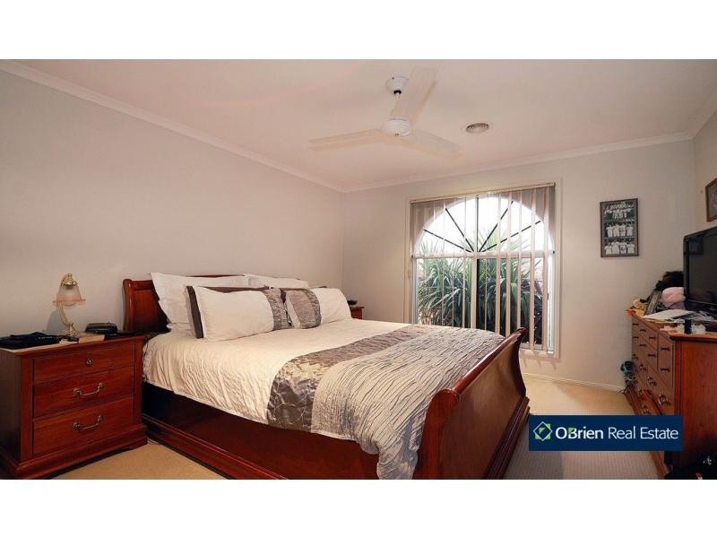 9 Helmsdale Court, Cranbourne West VIC 3977