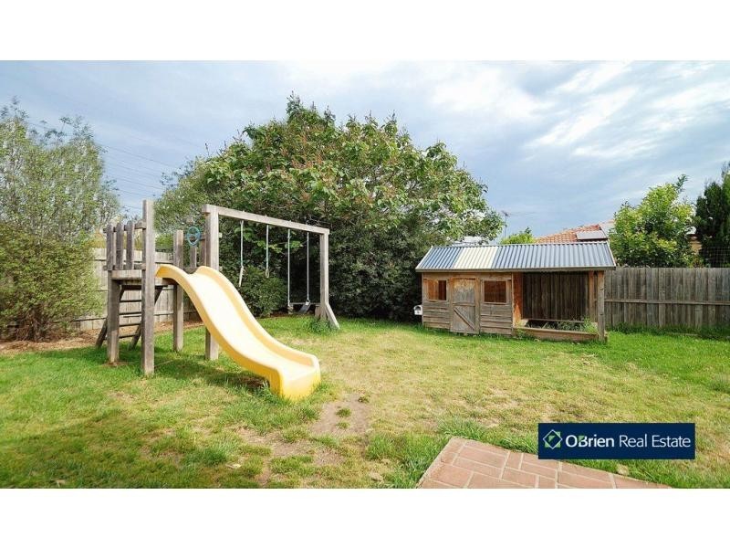 9 Helmsdale Court, Cranbourne West VIC 3977