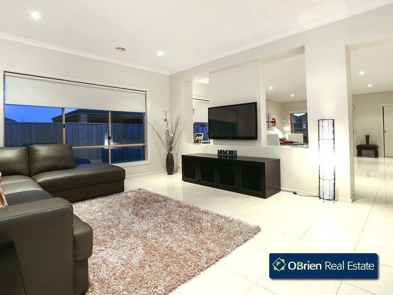 102 Arena Parade, Officer VIC 3809