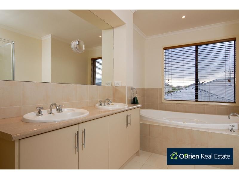 11 Ardenne Court, Narre Warren South VIC 3805