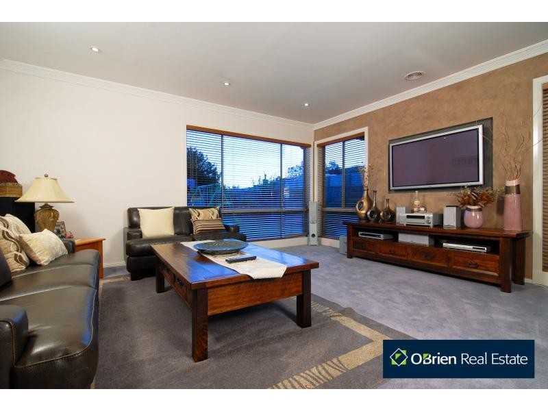 12 St Ives Drive, Narre Warren South VIC 3805