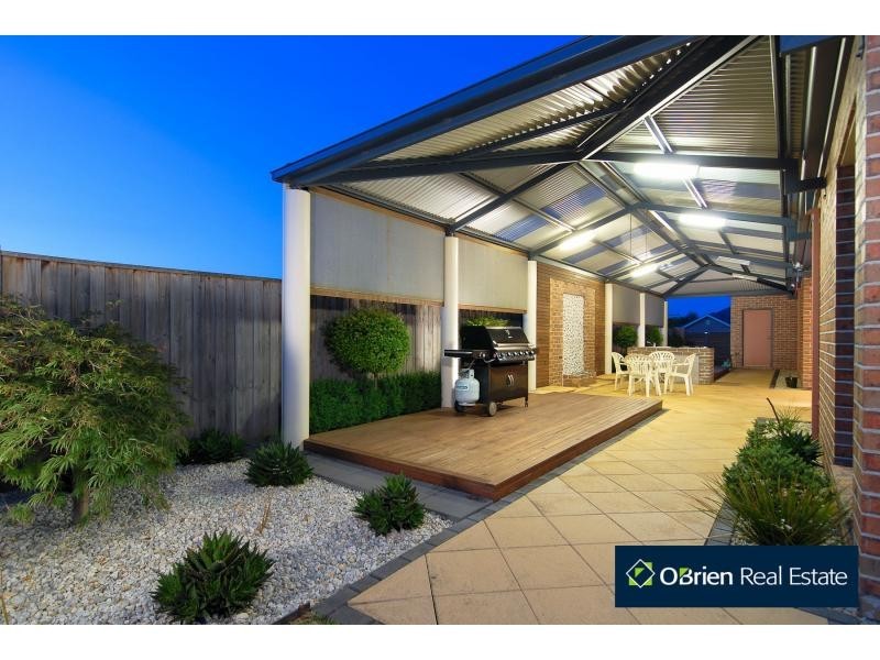 12 St Ives Drive, Narre Warren South VIC 3805