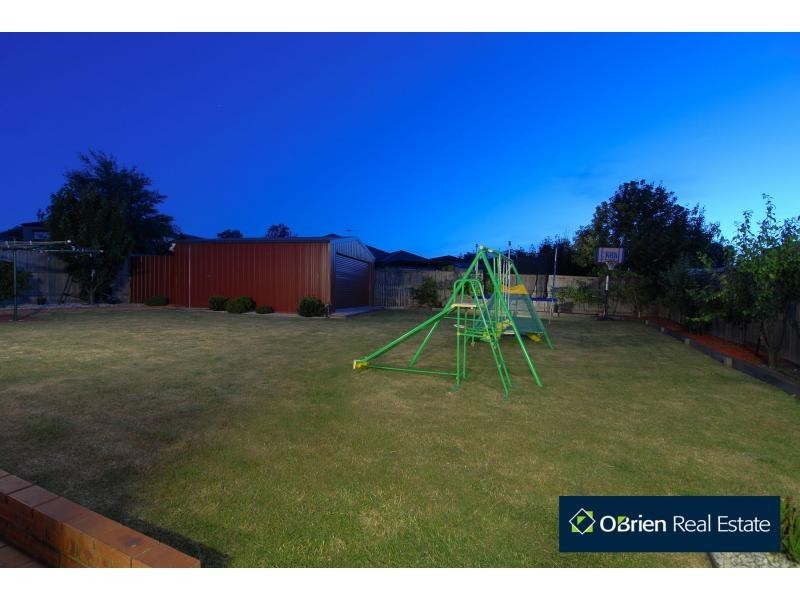 12 St Ives Drive, Narre Warren South VIC 3805