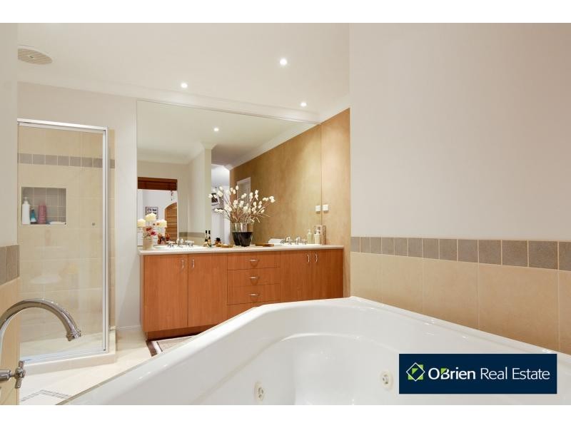 12 St Ives Drive, Narre Warren South VIC 3805