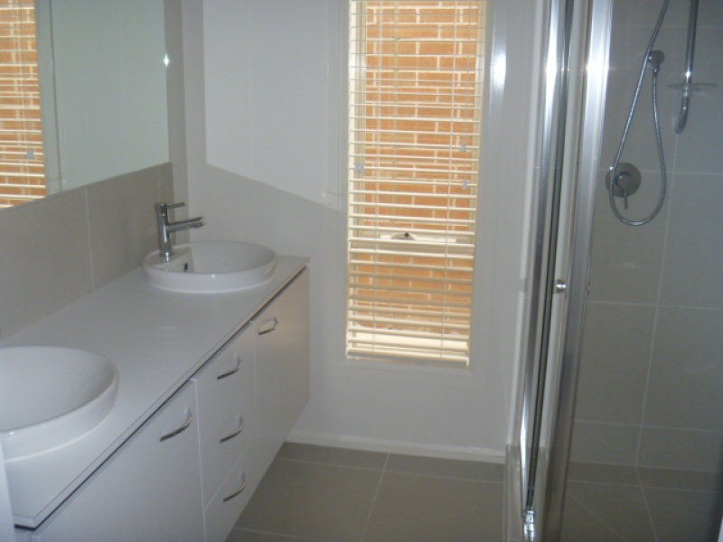 2 Kikuya Way, Cranbourne North VIC 3977
