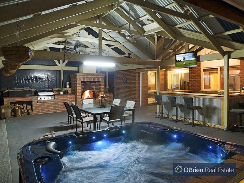 49 Sunningdale Crescent, Cranbourne VIC 3977