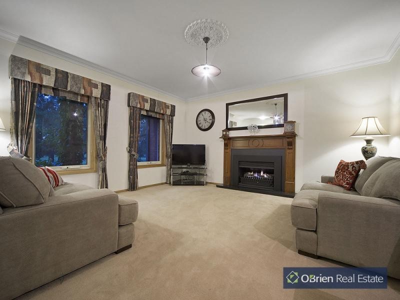 49 Sunningdale Crescent, Cranbourne VIC 3977