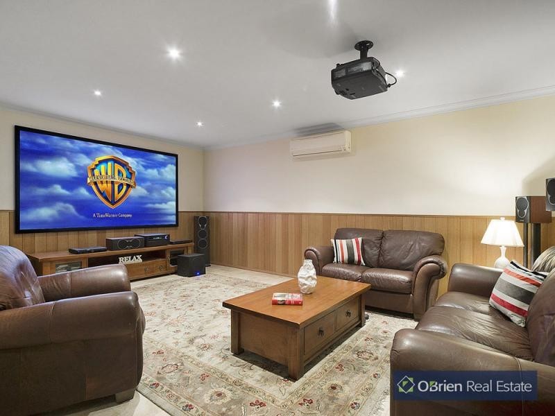 49 Sunningdale Crescent, Cranbourne VIC 3977